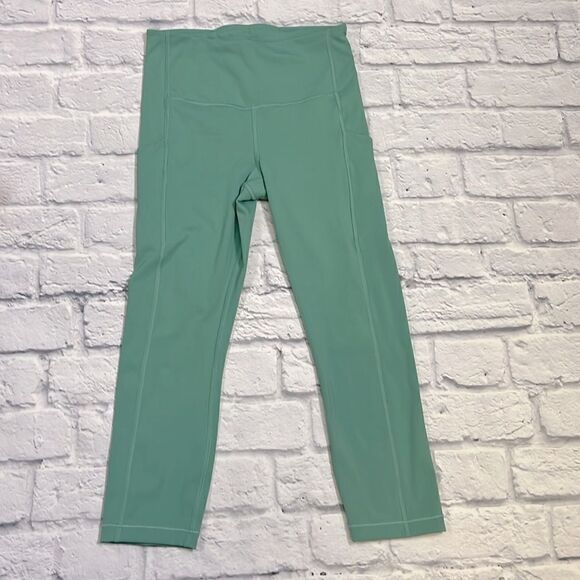Athleta ultimate stash pocket capri - Picture 1 of 6